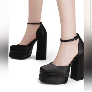 Gianni Bini Black Roya Matte Satin Ankle Strap Platform Heels, Size 9.5, NWOB